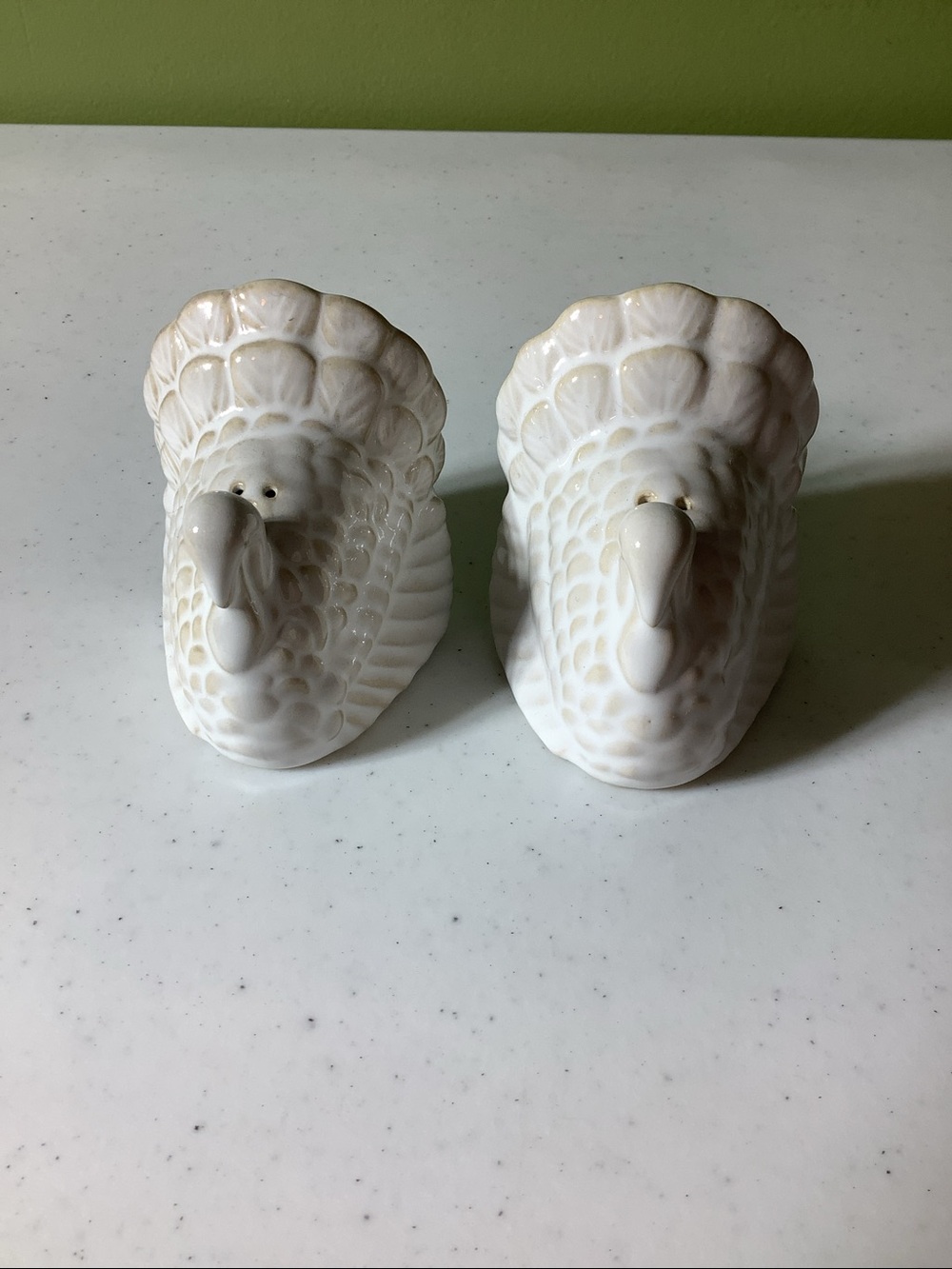 Turkeys white salt and pepper shaker set
